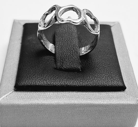 Sello de ley en el interior del anillo de tres corazones en plata ley 925