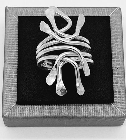 Anillo Martillado Plata Ley 925 ., vista frontal