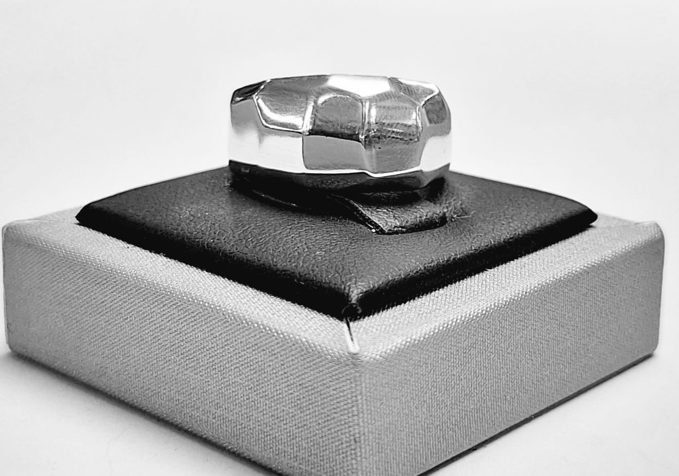 Anillo en Plata Ley 925, sello de autenticidad Plata Ley .925