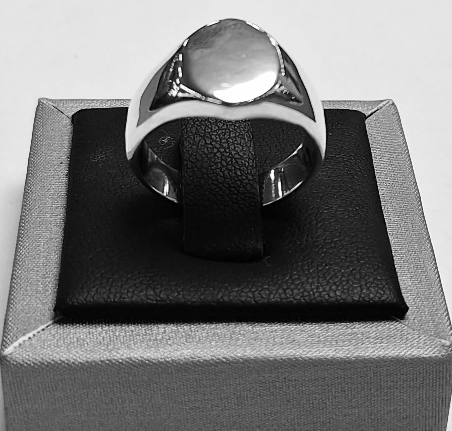 Sello de ley en el interior del anillo en plata ley 925