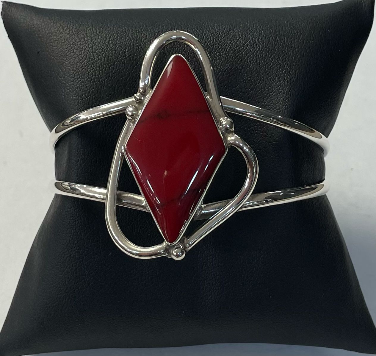 Brazalete con Coral en Plata Ley 925, sello de autenticidad Plata Ley .925