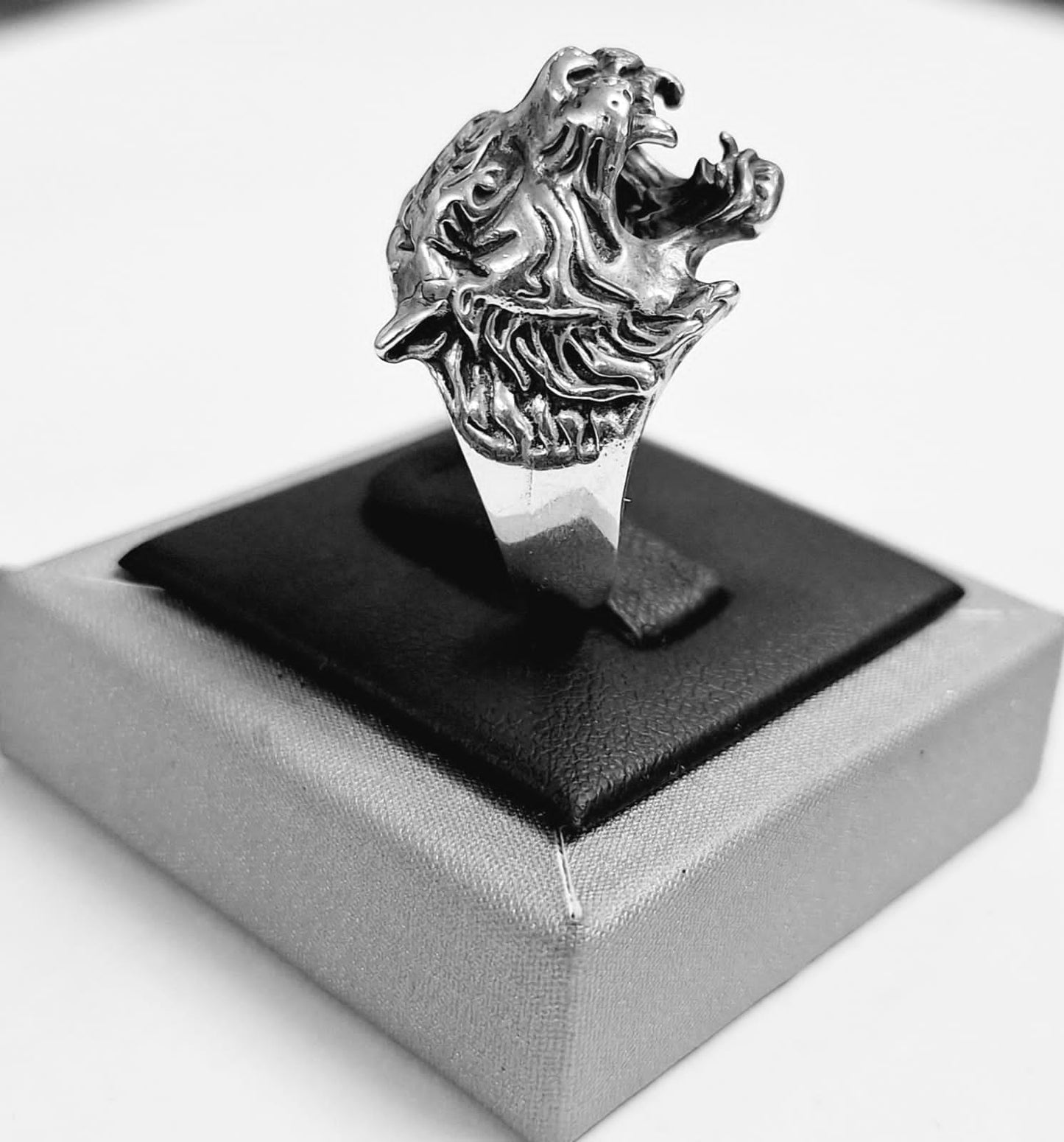 Anillo Cabeza de Tigre en Plata Ley 925, vista frontal