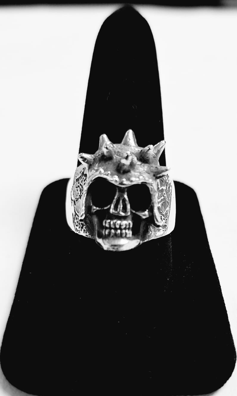 Sello de ley en el interior del anillo calavera en plata ley 925