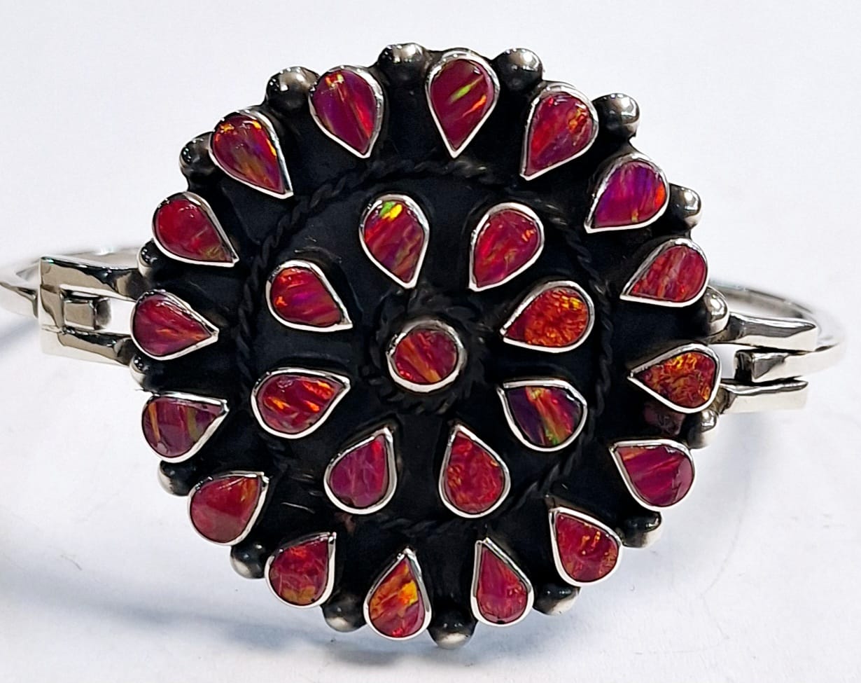 Sello de ley en el interior del brazalete con opalo en plata ley 925