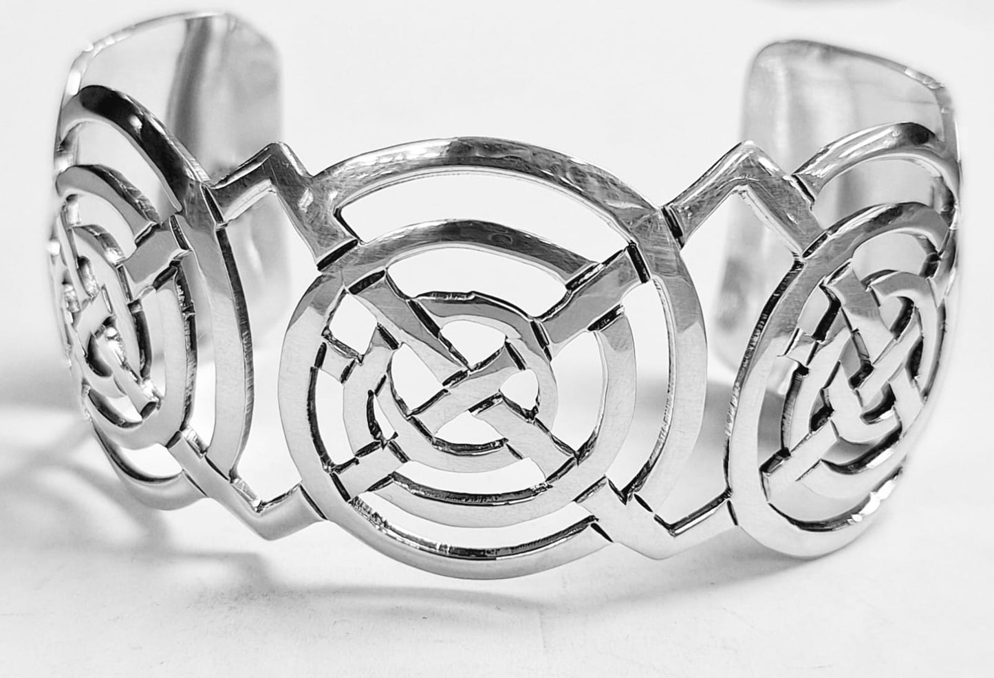 Sello de ley en el interior del brazalete en plata ley 925