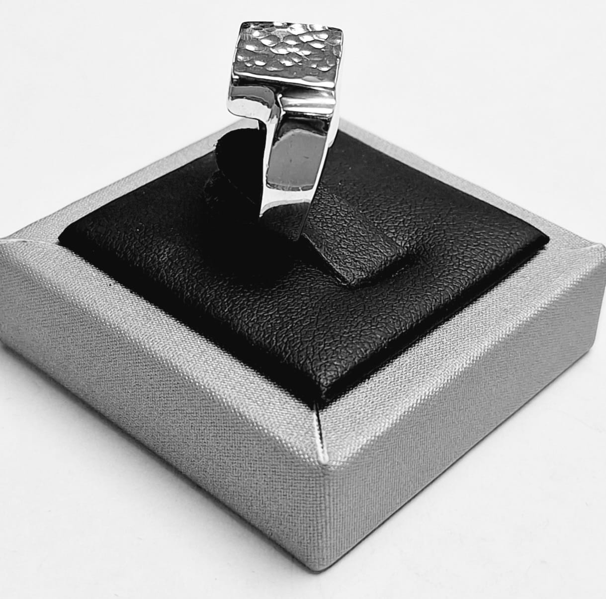 Anillo Martillado en Plata Ley 925, vista frontal