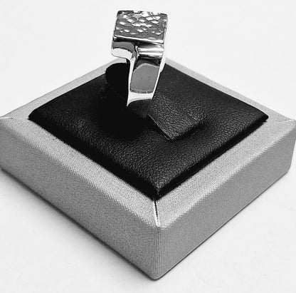 Anillo Martillado en Plata Ley 925, vista frontal