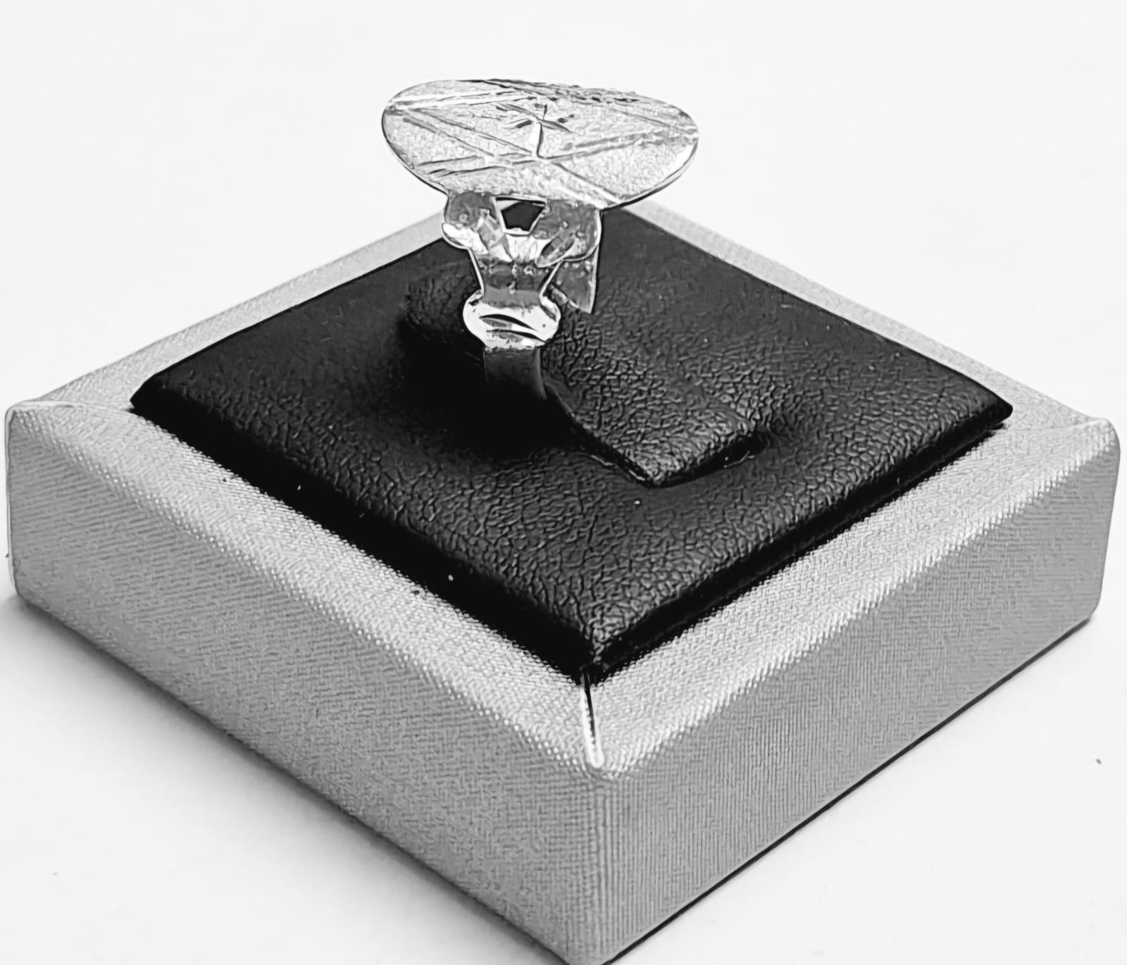 Anillo Diamantada en Plata Ley 925, vista frontal
