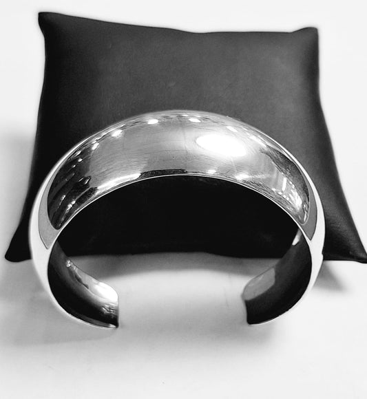 Sello de ley en el interior del brazalete en plata ley 925