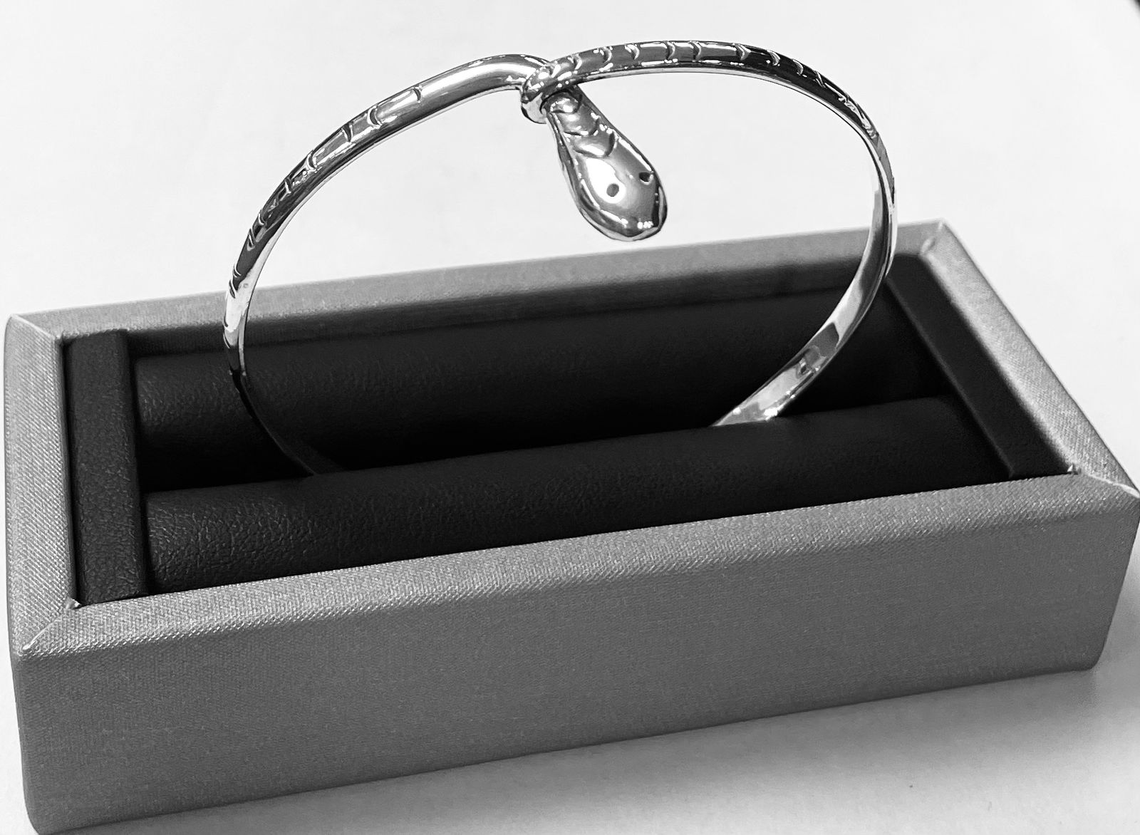 Brazalete Serpiente en Plata Ley 925, vista frontal