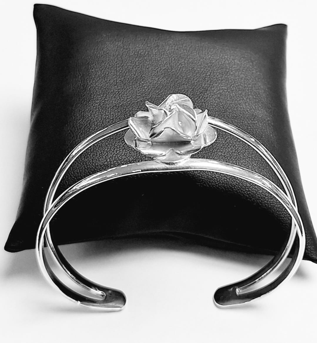 Brazalete Rosa en Plata Ley 925, sello de autenticidad Plata Ley .925