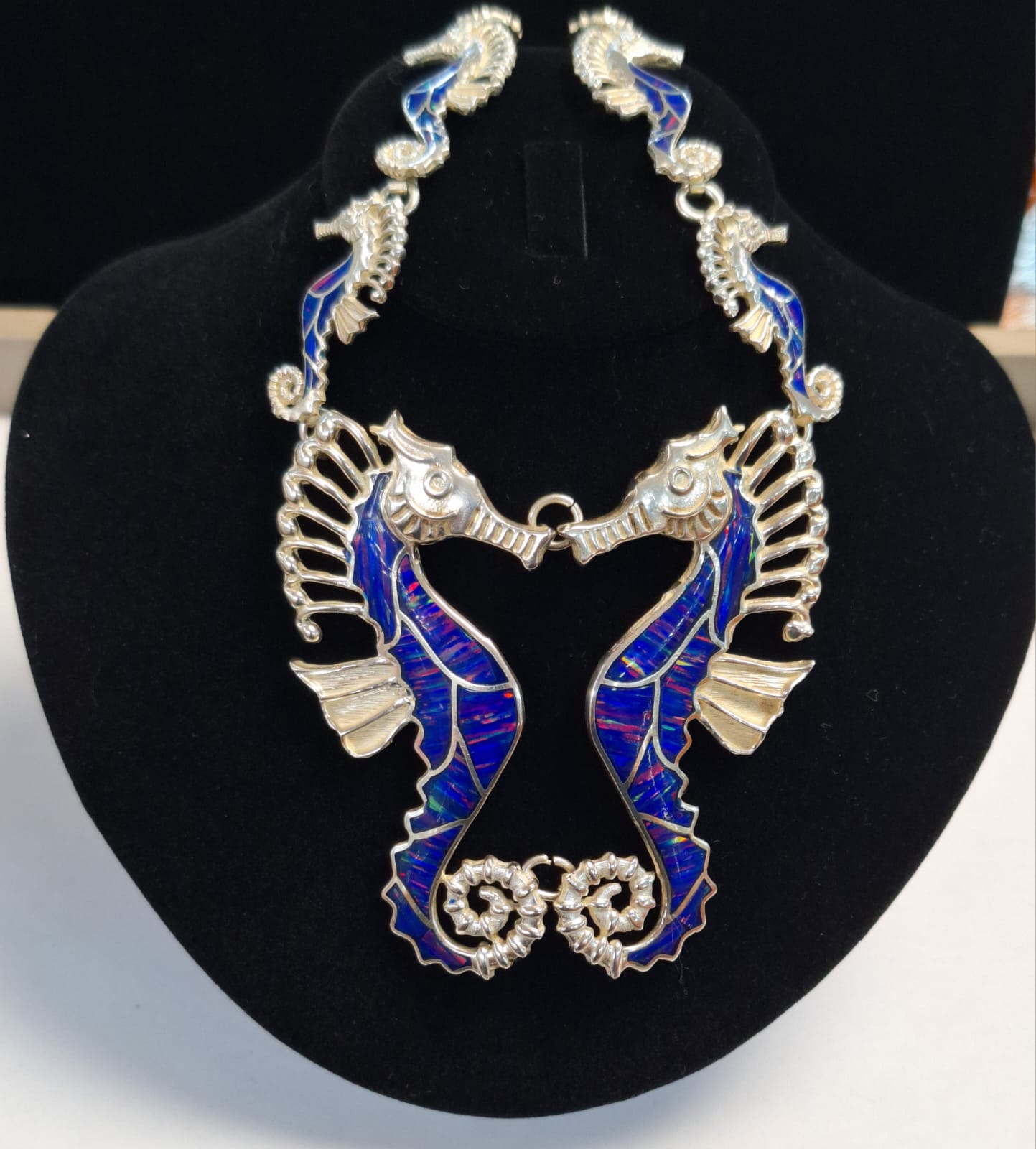 Collar con Incrustaciones de Ópalo en Plata Ley 950, sello de autenticidad Plata Ley .925