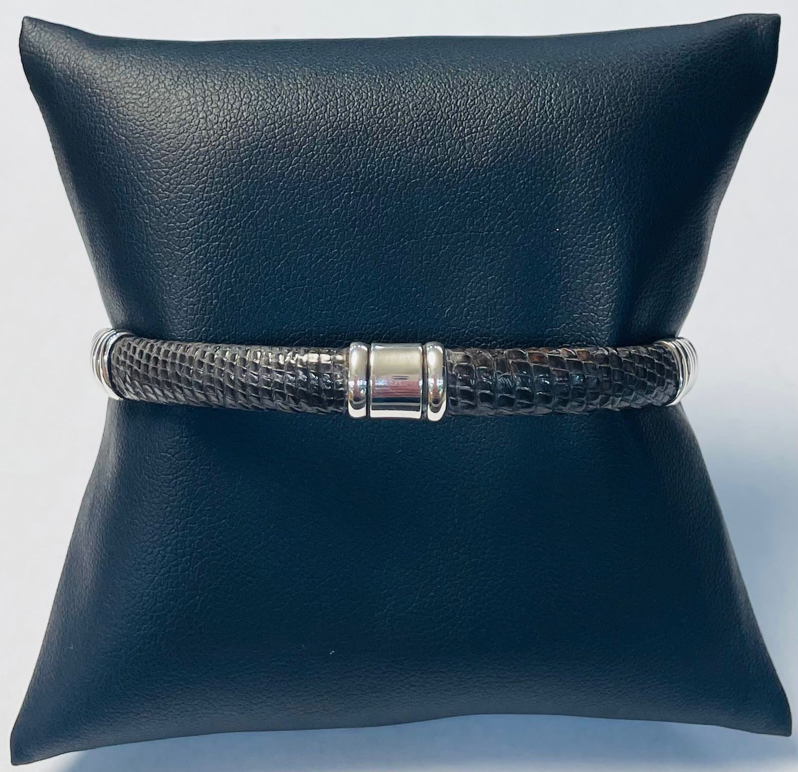 Brazalete en Plata Ley 925, sello de autenticidad Plata Ley .925
