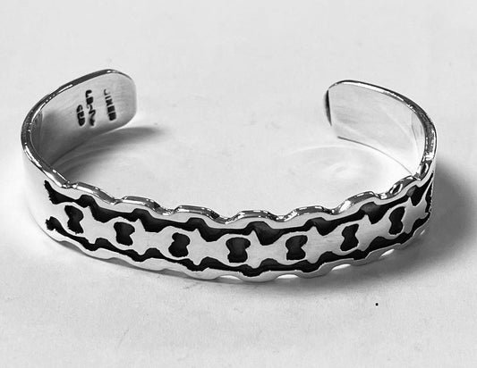 Sello de ley en el interior del brazalete en plata ley 925