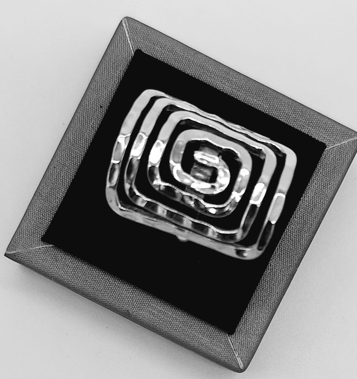 Anillo Martillado Plata Ley 925, vista frontal