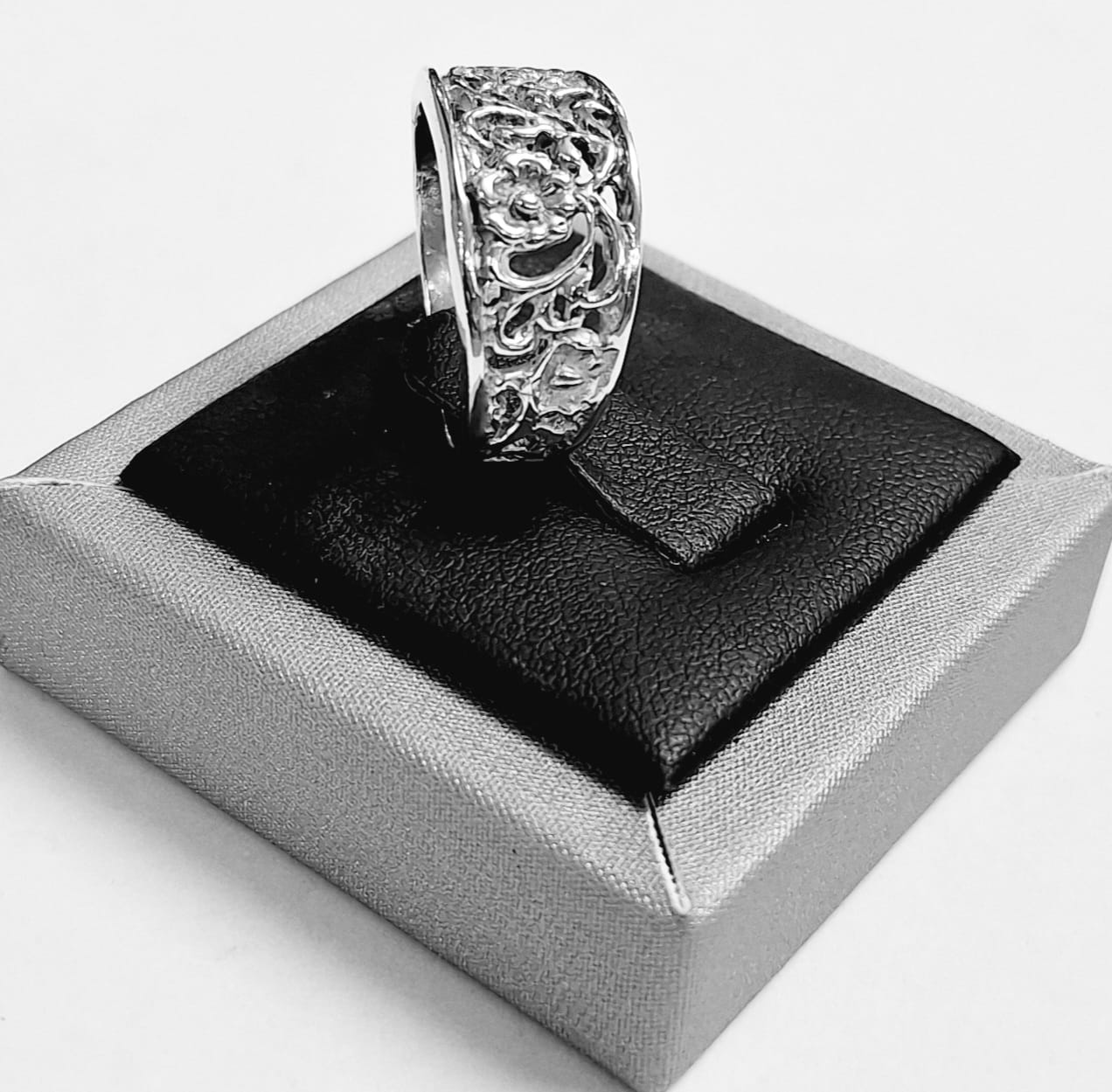 Anillo de Flores en Plata Ley 925, vista frontal