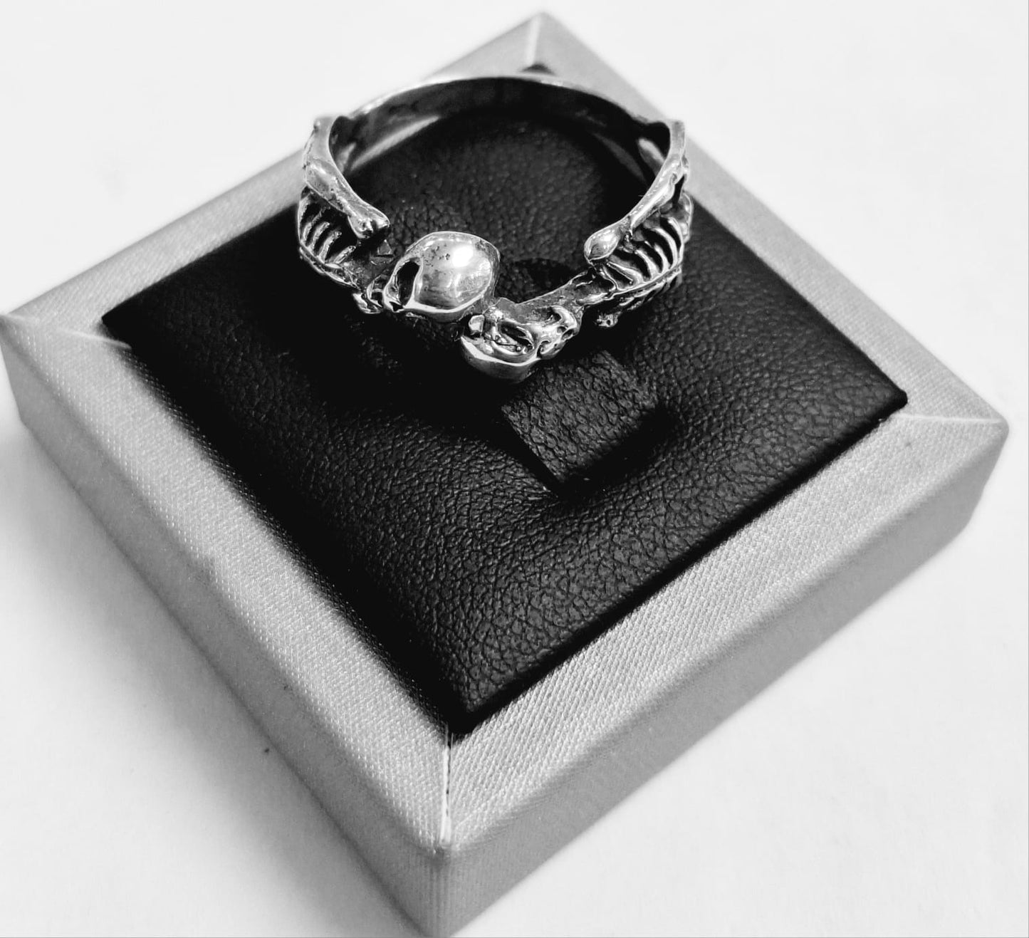 Anillo Esqueleto en Plata Ley 925, vista frontal