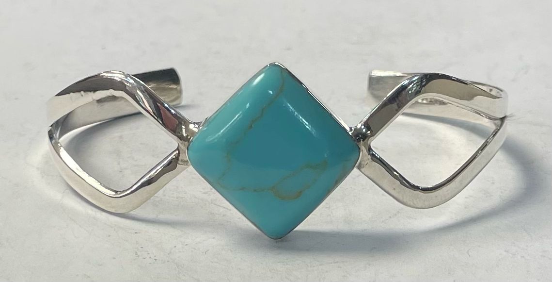 Sello de ley en el interior del brazalete con turquesa en plata ley 925