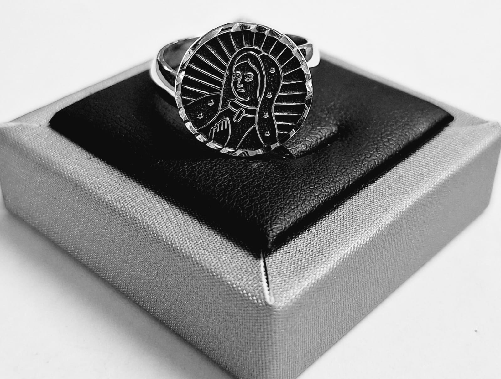 Anillo Virgen de Guadalupe en Plata Ley 925, sello de autenticidad Plata Ley .925