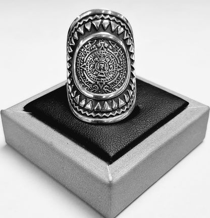 Anillo Calendario Azteca en Plata Ley 925, vista frontal