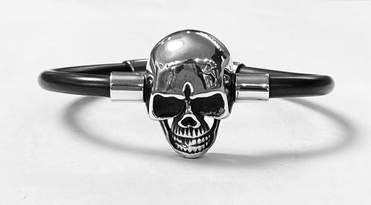 Sello de ley en el interior del brazalete craneo en plata ley 925 con caucho