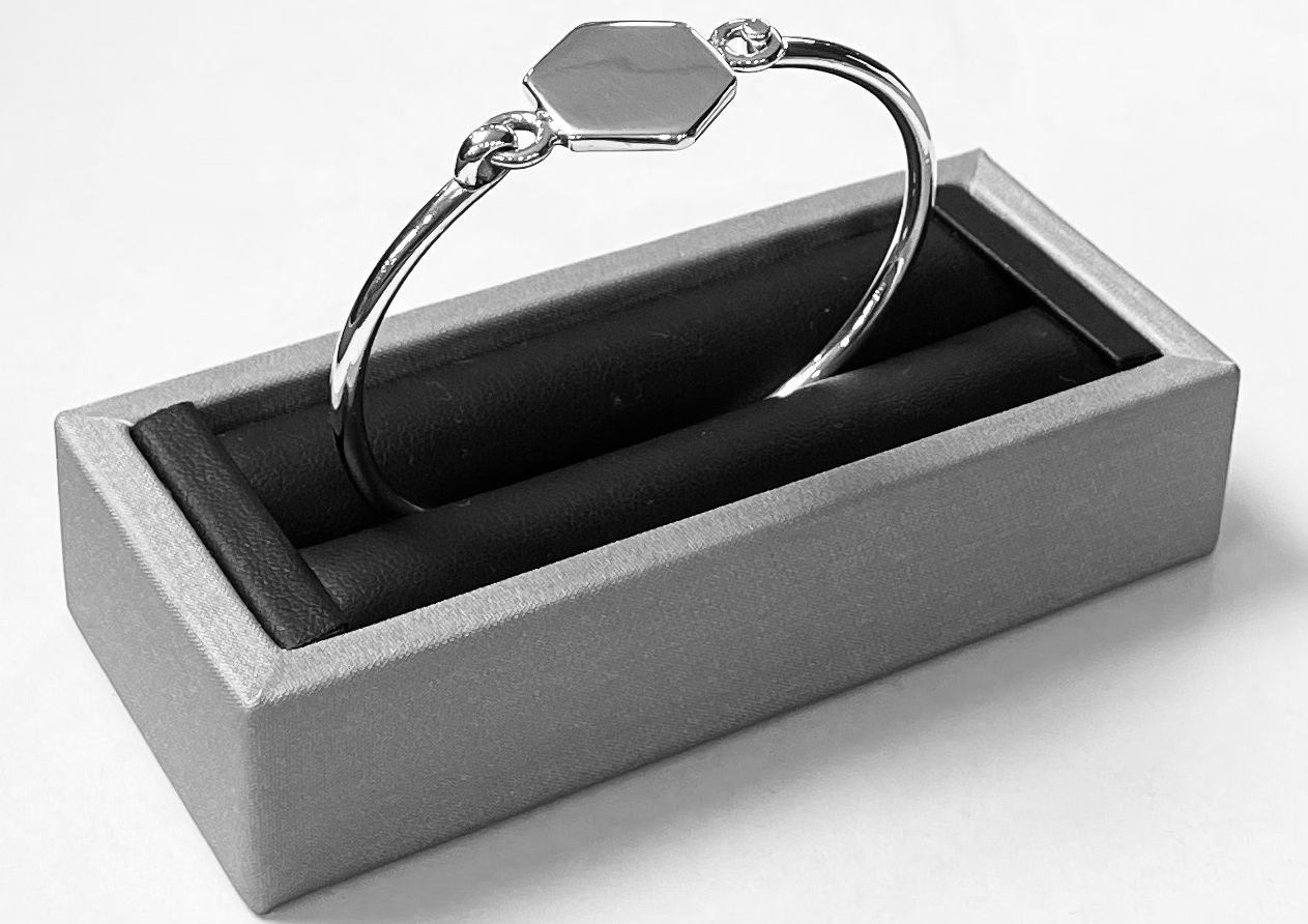 Brazalete en Plata Ley 925, sello de autenticidad Plata Ley .925