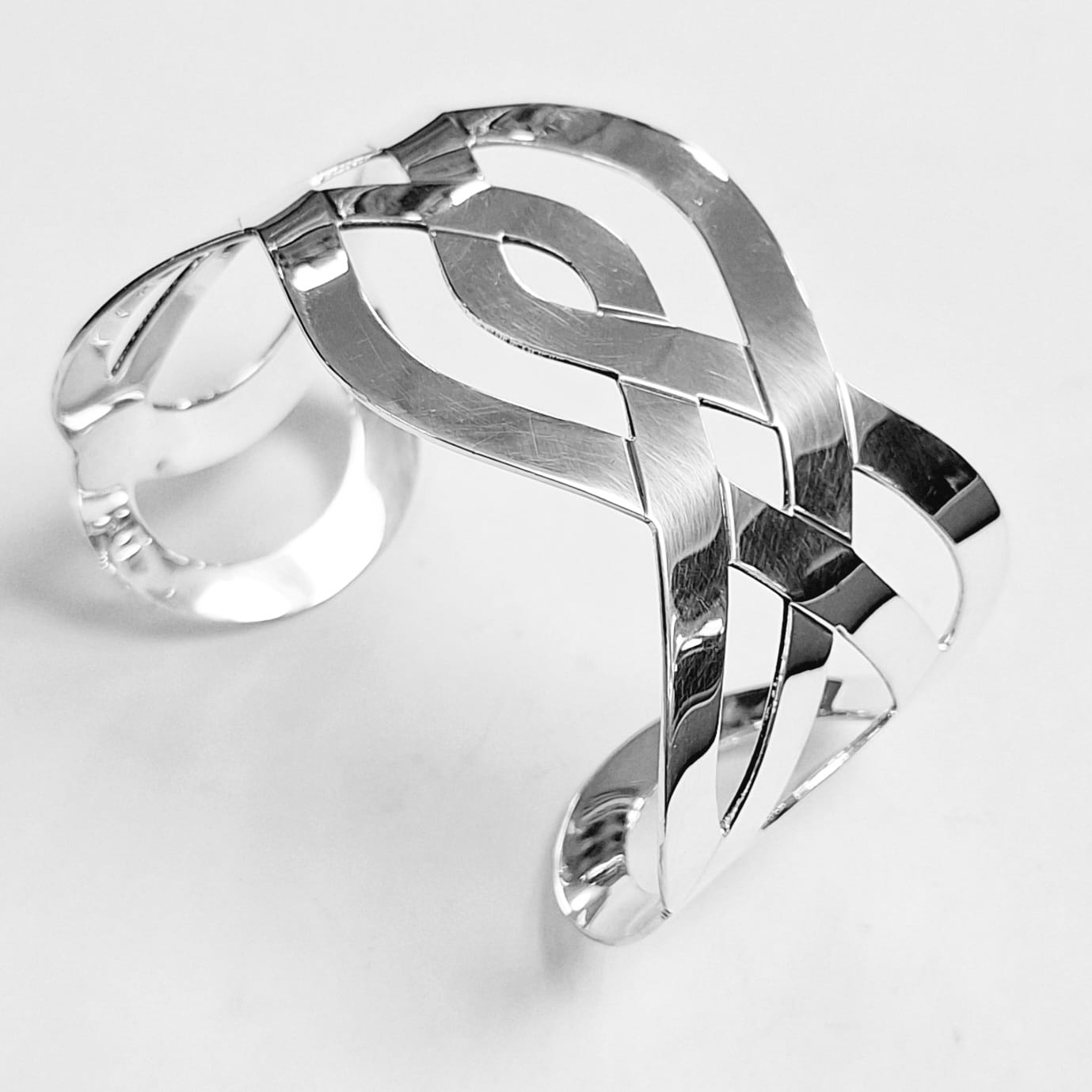 Brazalete en Plata Ley 925, sello de autenticidad Plata Ley .925