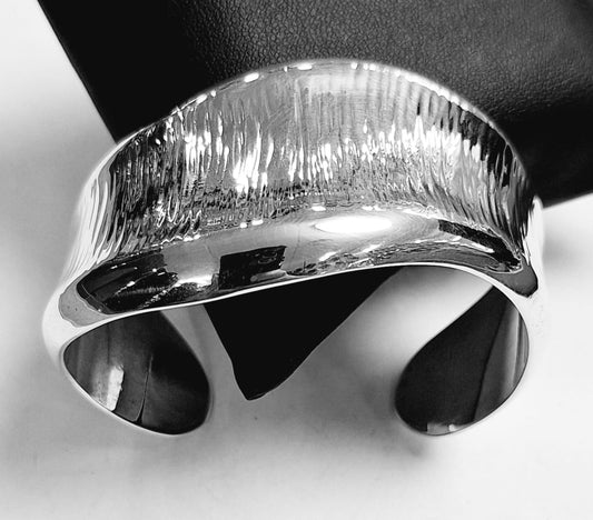 Sello de ley en el interior del brazalete en plata ley 950