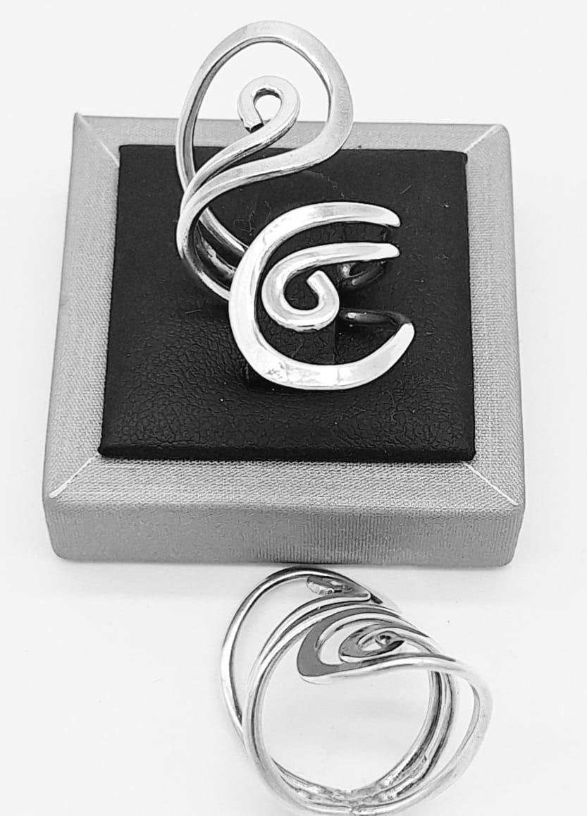 Anillo Plata Ley 925. sobre fondo blanco