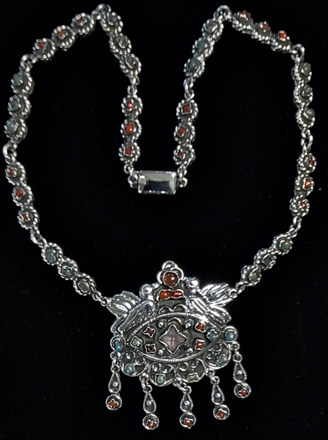 Sello de ley en el interior del collar vintage con incrustaciones de piedra en plata ley 925