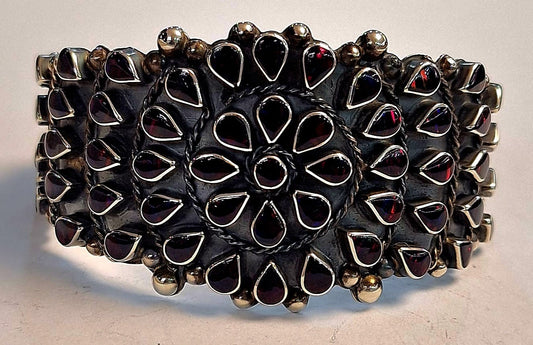 Sello de ley en el interior del brazalete con opalo en plata ley 925