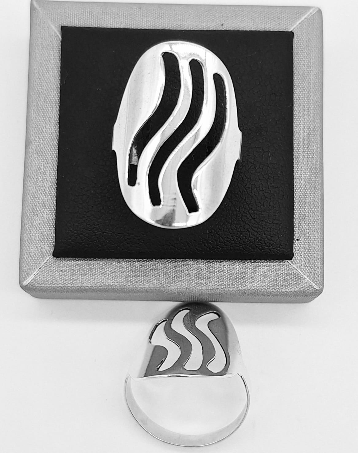 Sello de ley en el interior del anillo plata ley 925
