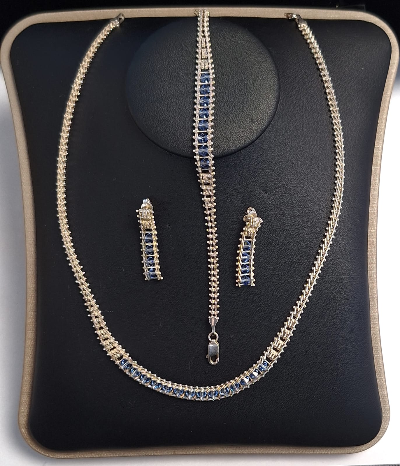 Set de Collar con Incrustaciones de Topacio Azul en Plata Ley 925, vista frontal