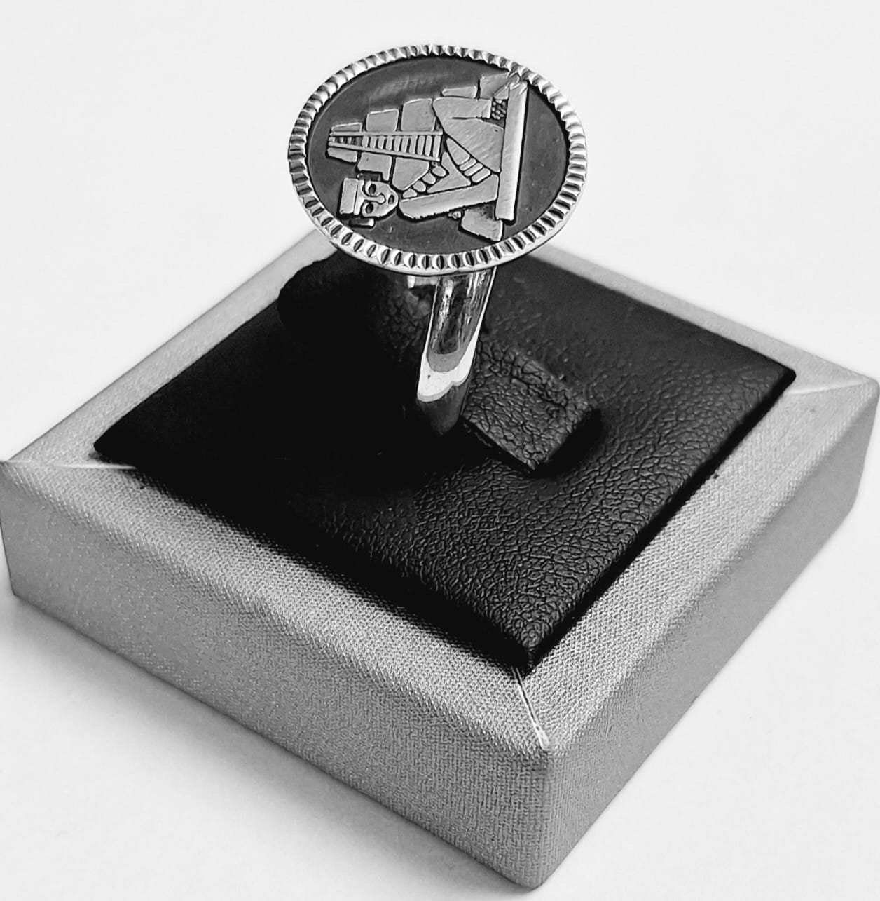 Anillo Chac Mool en Plata Ley 950, sello de autenticidad Plata Ley .925