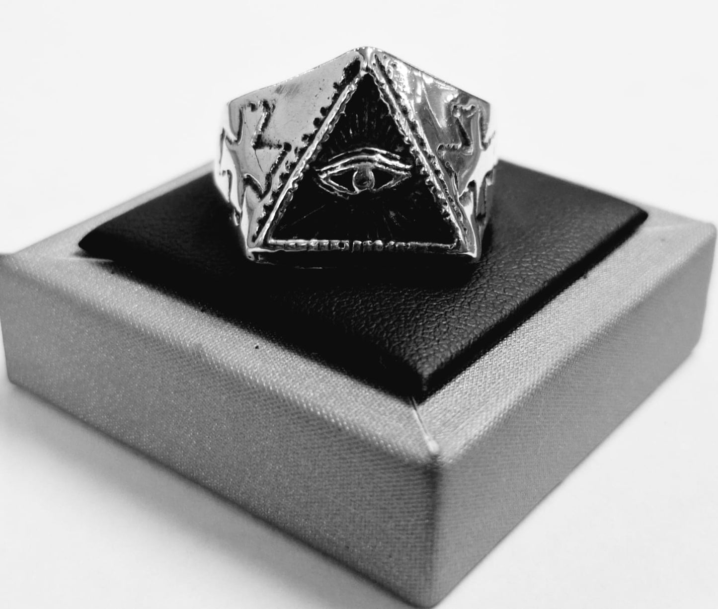 Anillo Ojo de la Providencia en Plata 925, sello de autenticidad Plata Ley .925