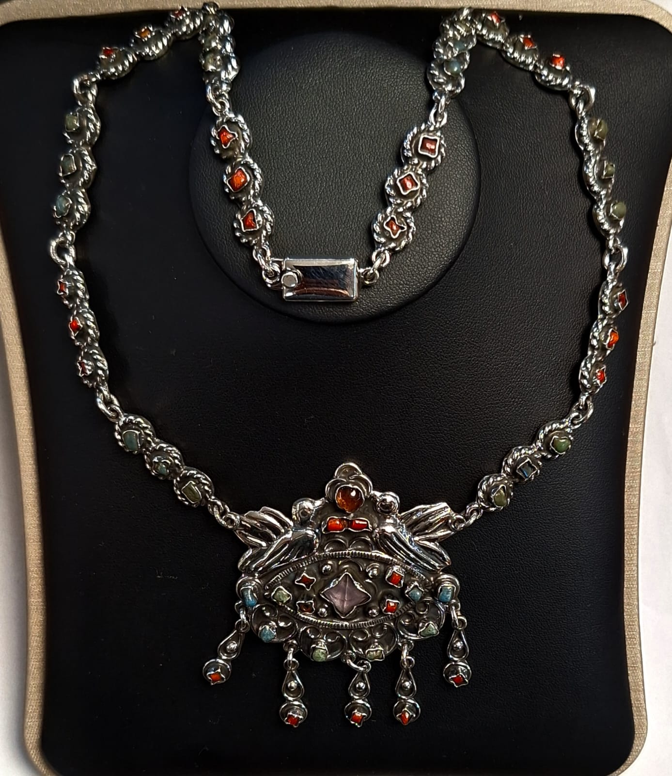 Collar Vintage con Incrustaciones de Piedra en Plata Ley 925, vista frontal