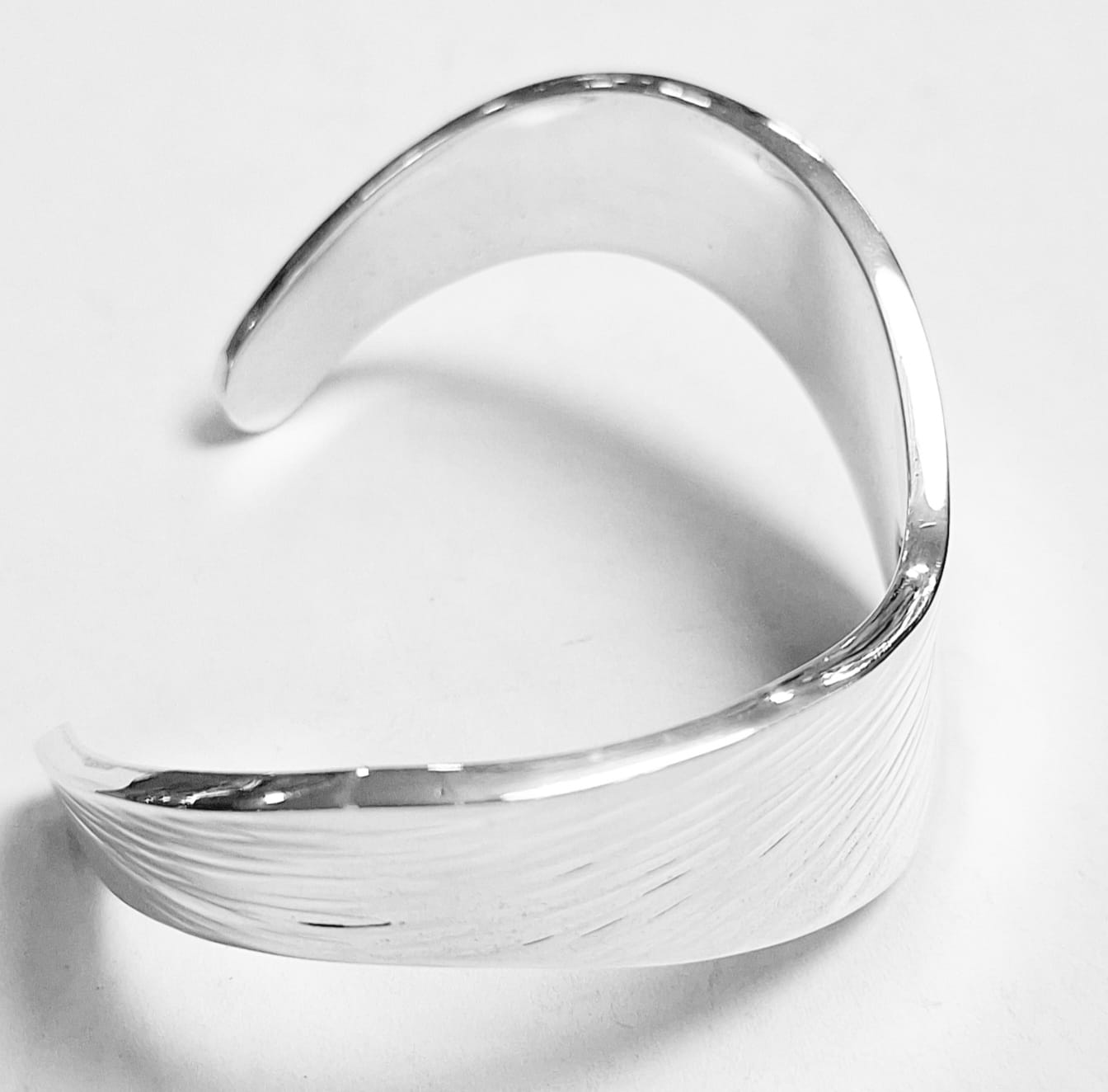 Brazalete en Plata Ley 950, sello de autenticidad Plata Ley .925