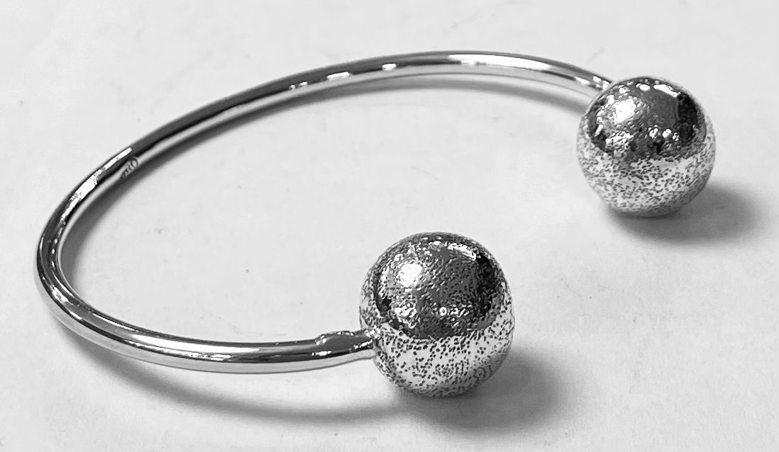 Sello de ley en el interior del brazalete optima diamantado en plata ley 925