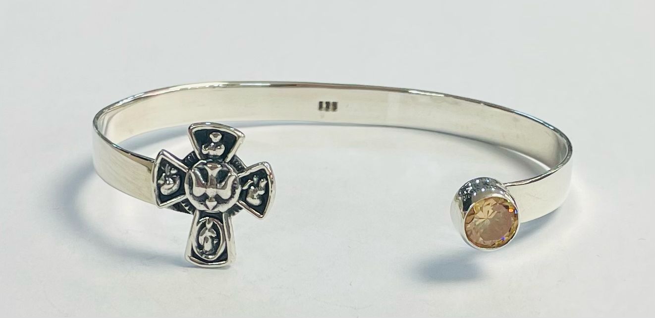 Sello de ley en el interior del brazalete en plata ley 925