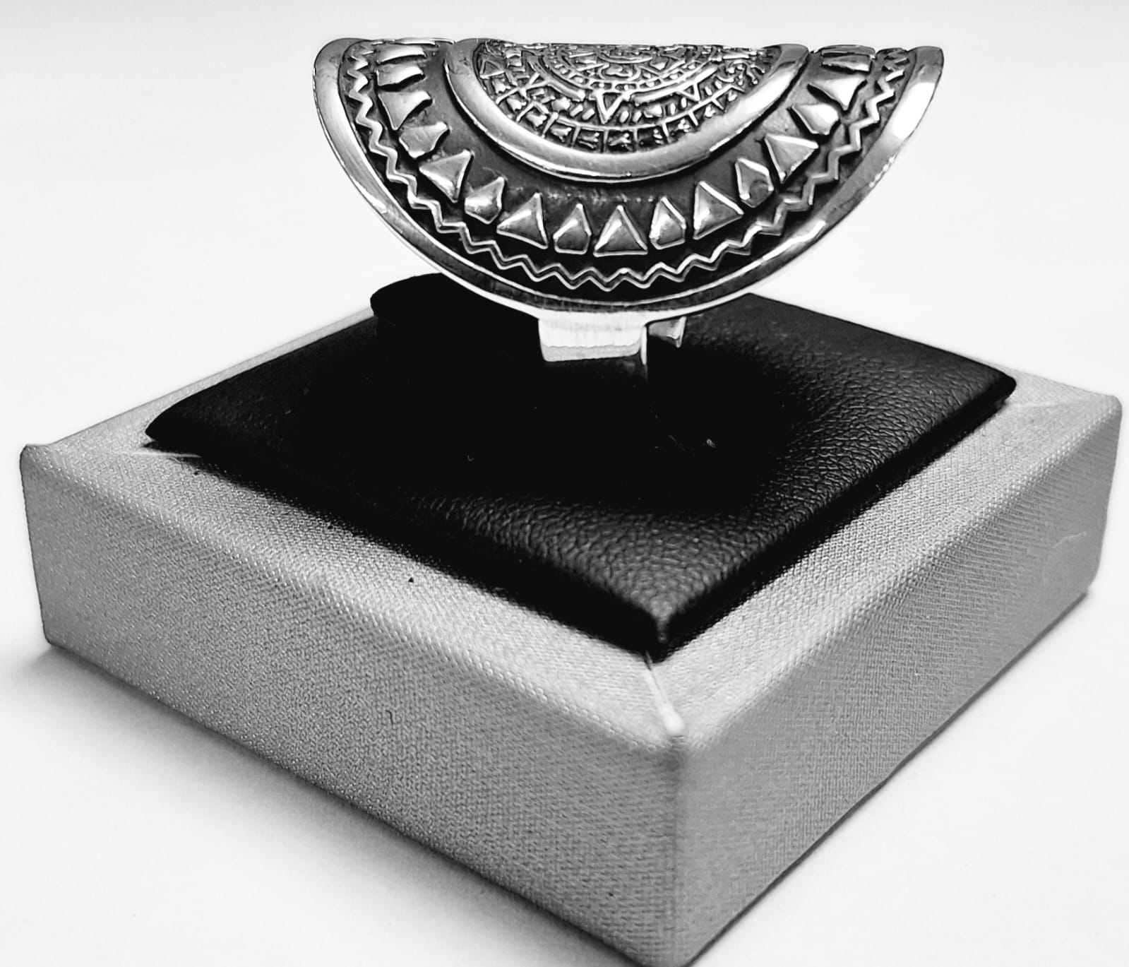 Anillo Calendario Azteca en Plata Ley 925, sello de autenticidad Plata Ley .925