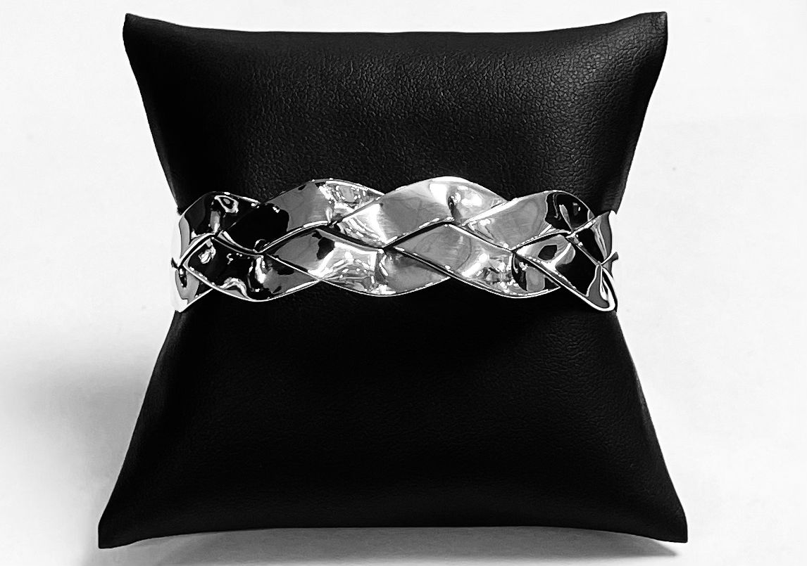 Brazalete en Plata Ley 925, sello de autenticidad Plata Ley .925