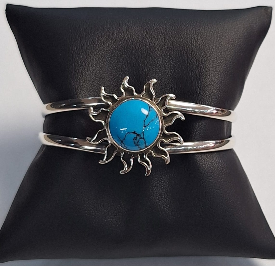 Brazalete con Turquesa en Plata Ley 925, sello de autenticidad Plata Ley .925