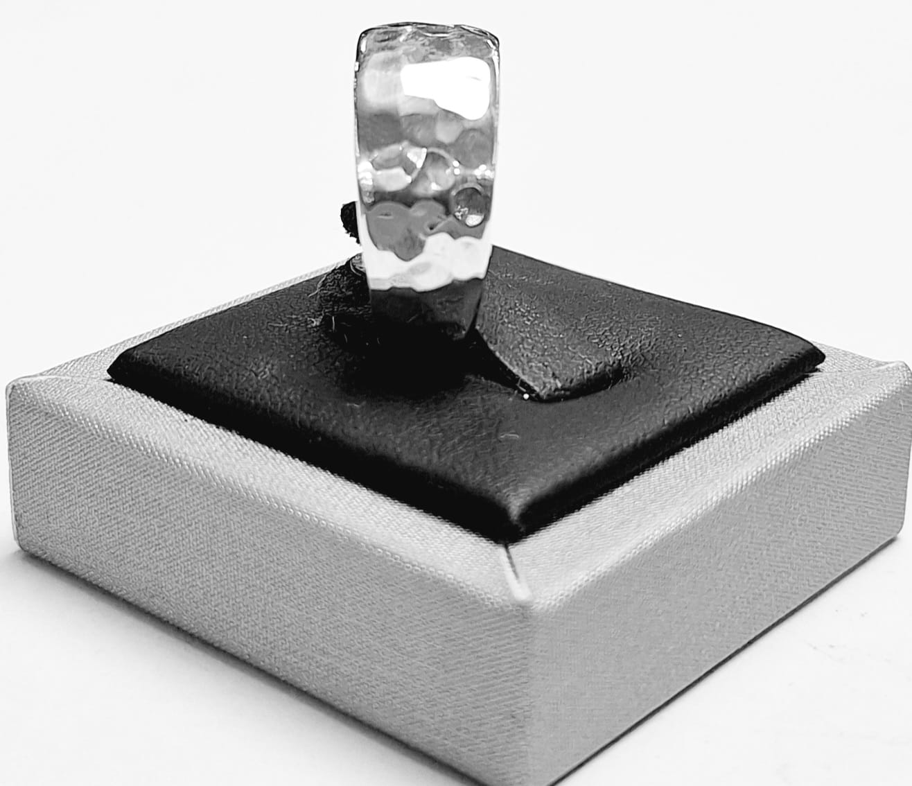 Anillo Martillado en Plata Ley 925, vista frontal