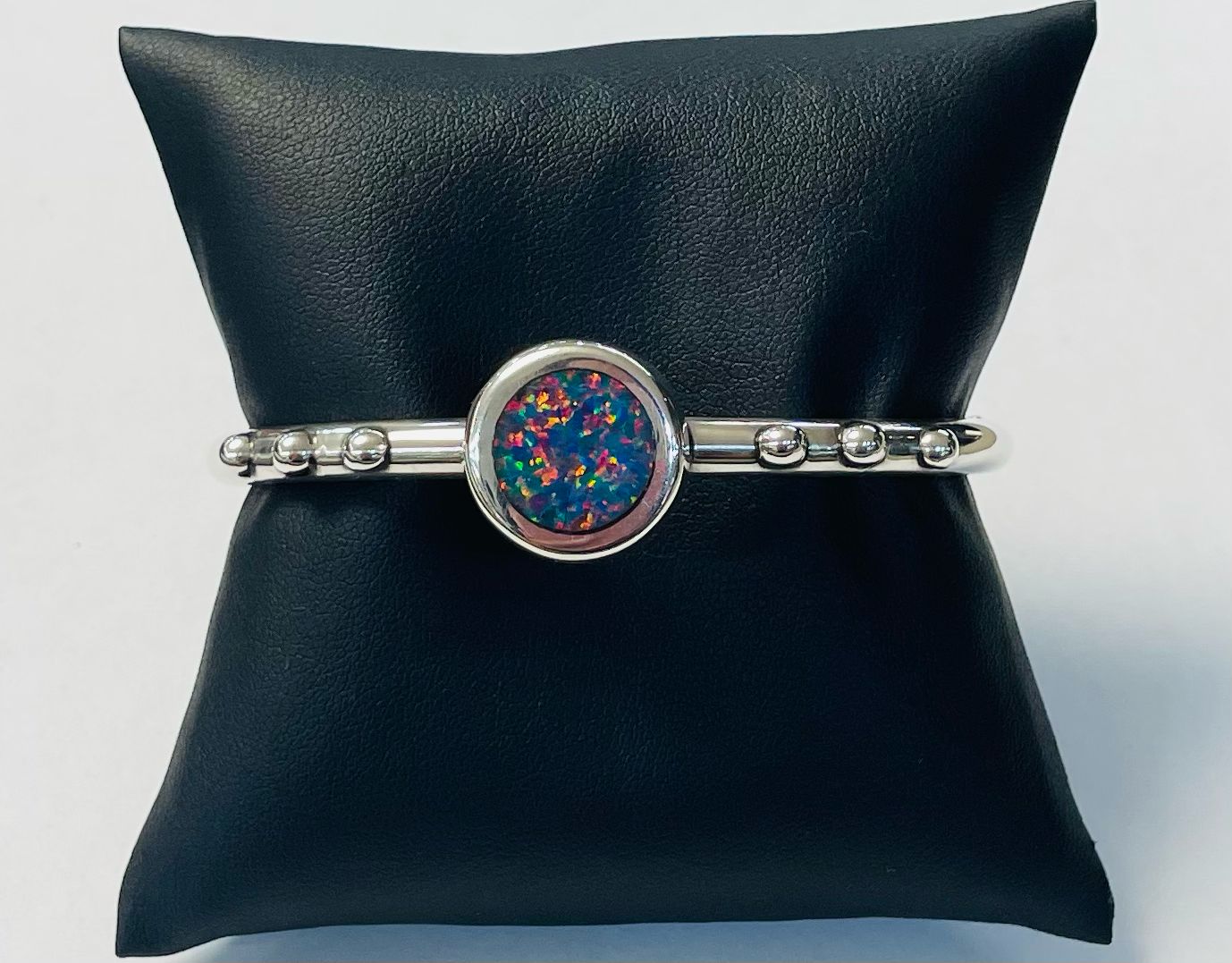 Brazalete con Opalo en Plata Ley 925, sello de autenticidad Plata Ley .925