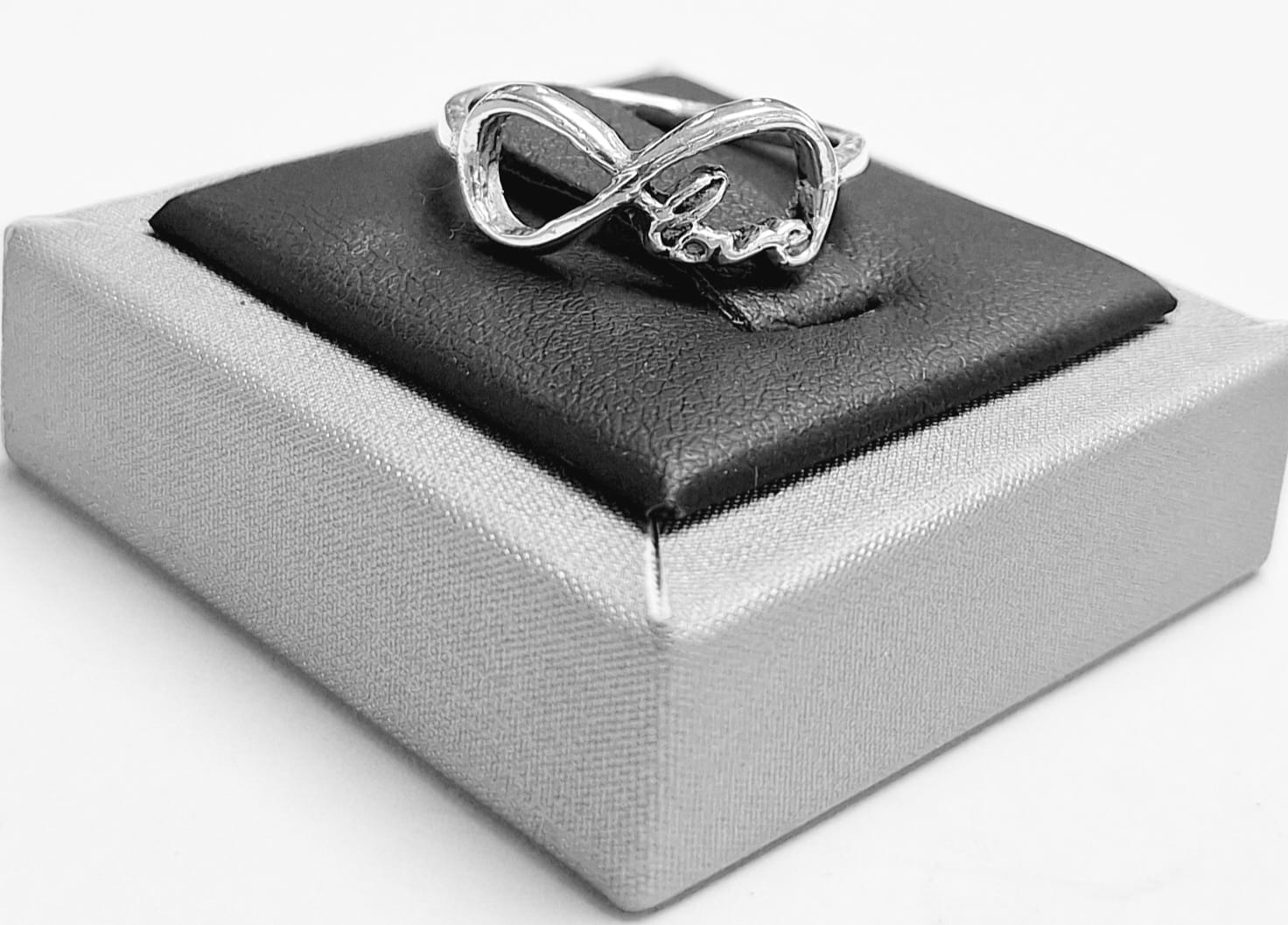 Anillo Infinito en Plata Ley 925, sello de autenticidad Plata Ley .925