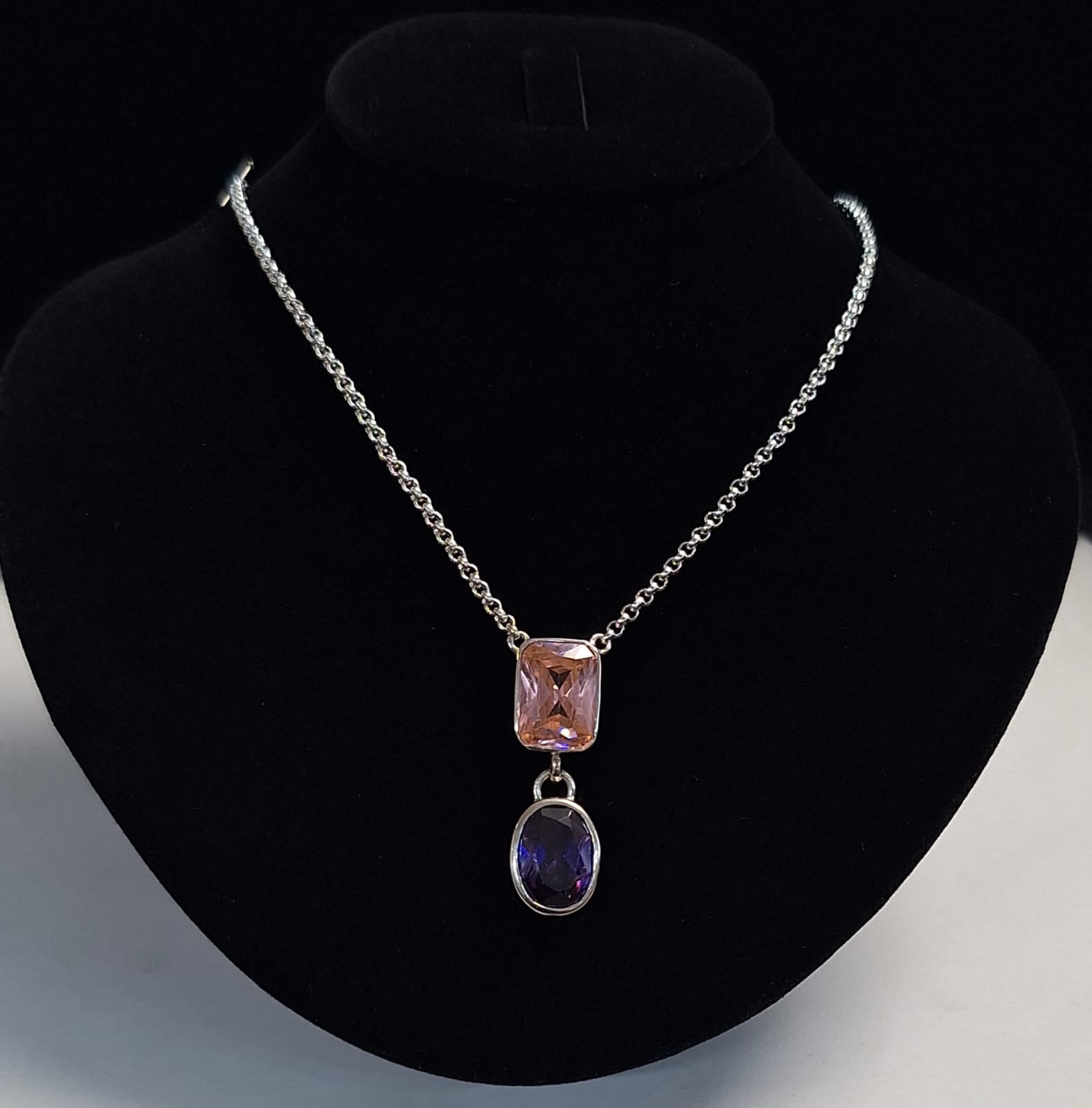 Collar con Inrustaciones de Topacio Rosa y Amatista en Plata Ley 925, sello de autenticidad Plata Ley .925