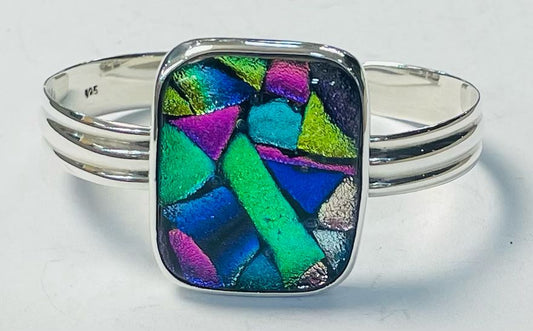 Sello de ley en el interior del brazalete con dicroico en plata ley 925