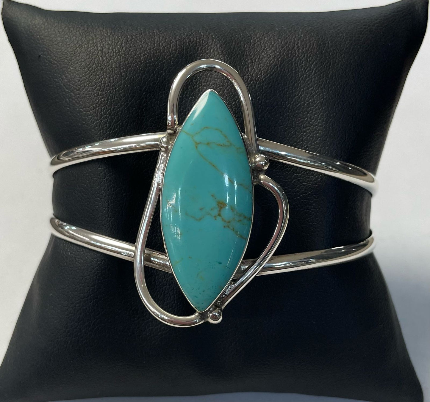 Brazalete con Turquesa en Plata Ley 925, sello de autenticidad Plata Ley .925