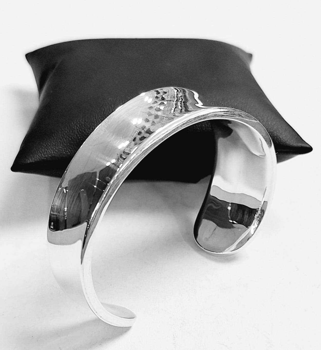 Brazalete en Plata Ley 950, sello de autenticidad Plata Ley .925