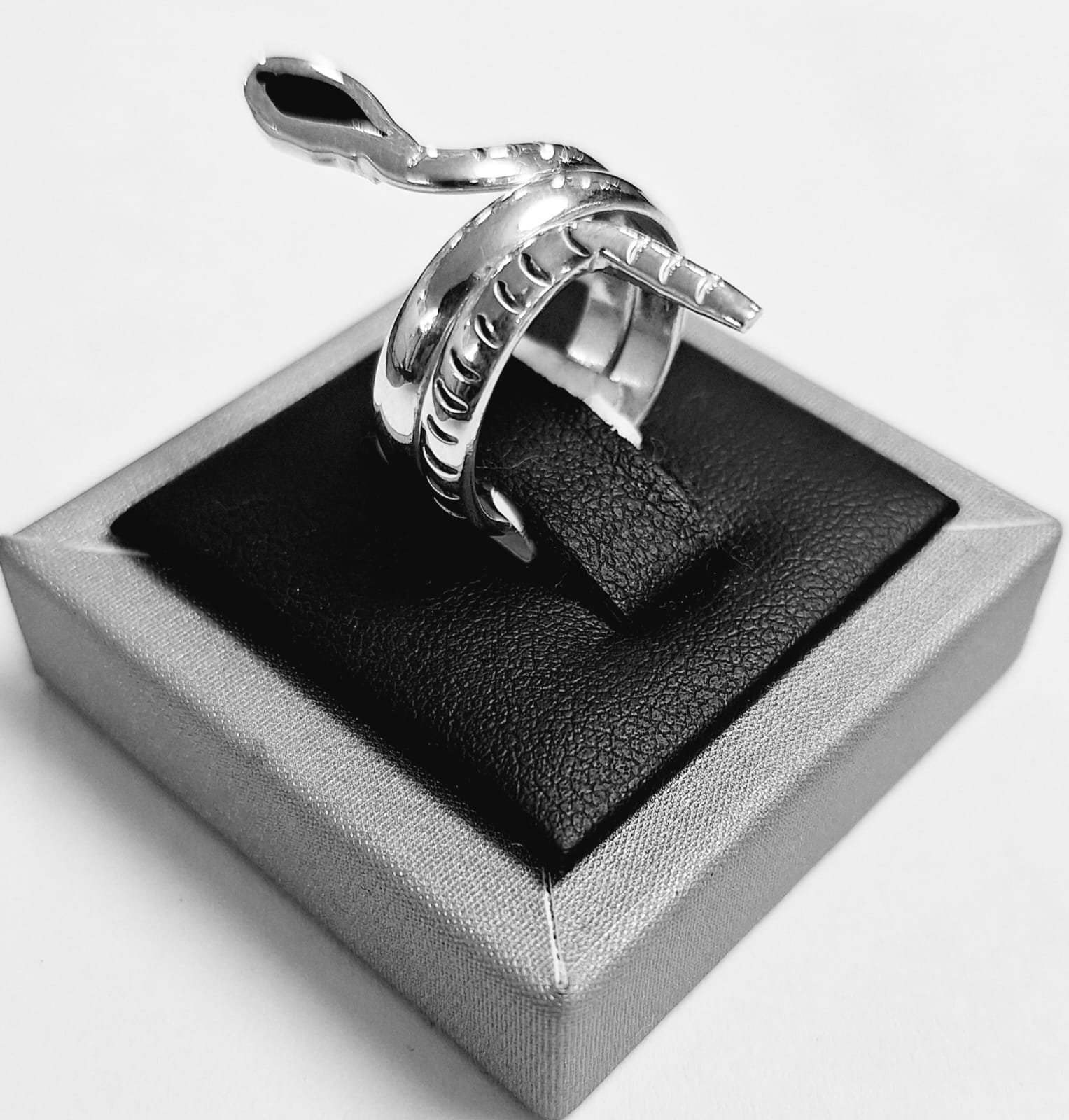 Anillo Serpiente en Plata Ley 925, sello de autenticidad Plata Ley .925